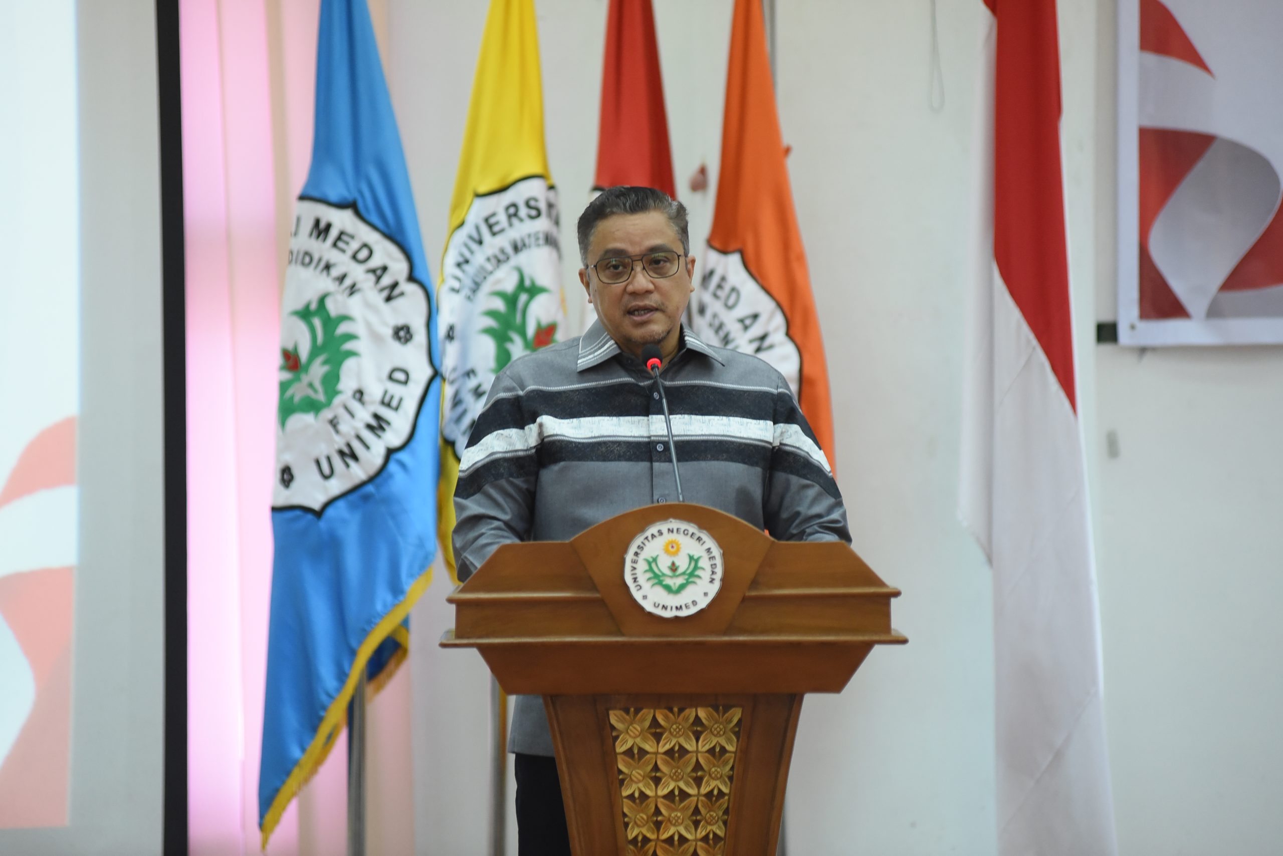 Wakil Ketua Komisi X DPR RI Dede Yusuf saat memberikan sambutan pada diskusi dengan rektor dan jajaran sivitas akademika Unimed dan beberapa universitas lainnya. Foto: Dep/nr
