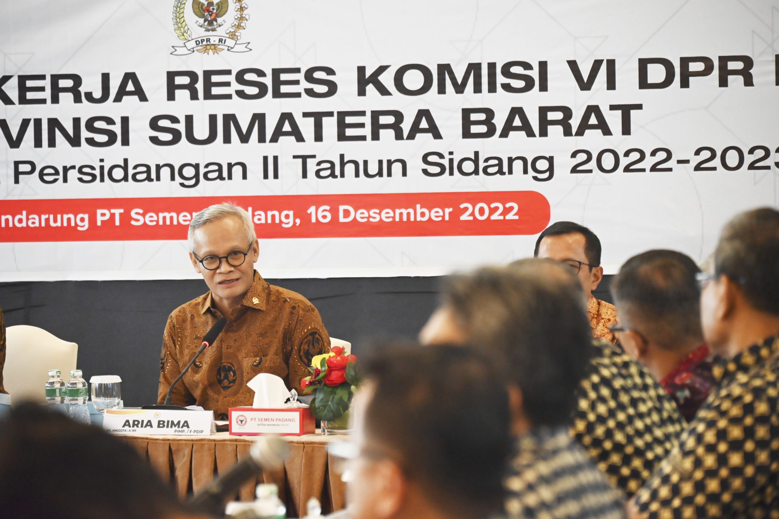 Wakil Ketua Komisi VI Aria Bima saat memimpin tim kunjungan reses di PT. Semen Padang.