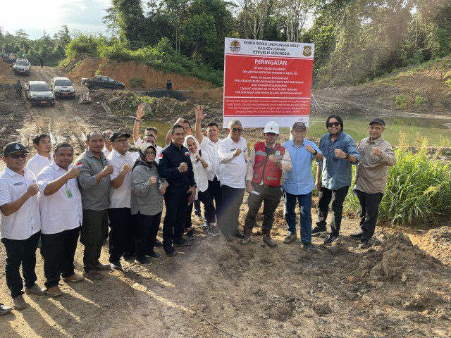 Anggota Komisi IV DPR RI Andi Akmal Pasluddin saat meninjau kawasan tambang batu bara di Kabupaten Kutai Kartanegara.
