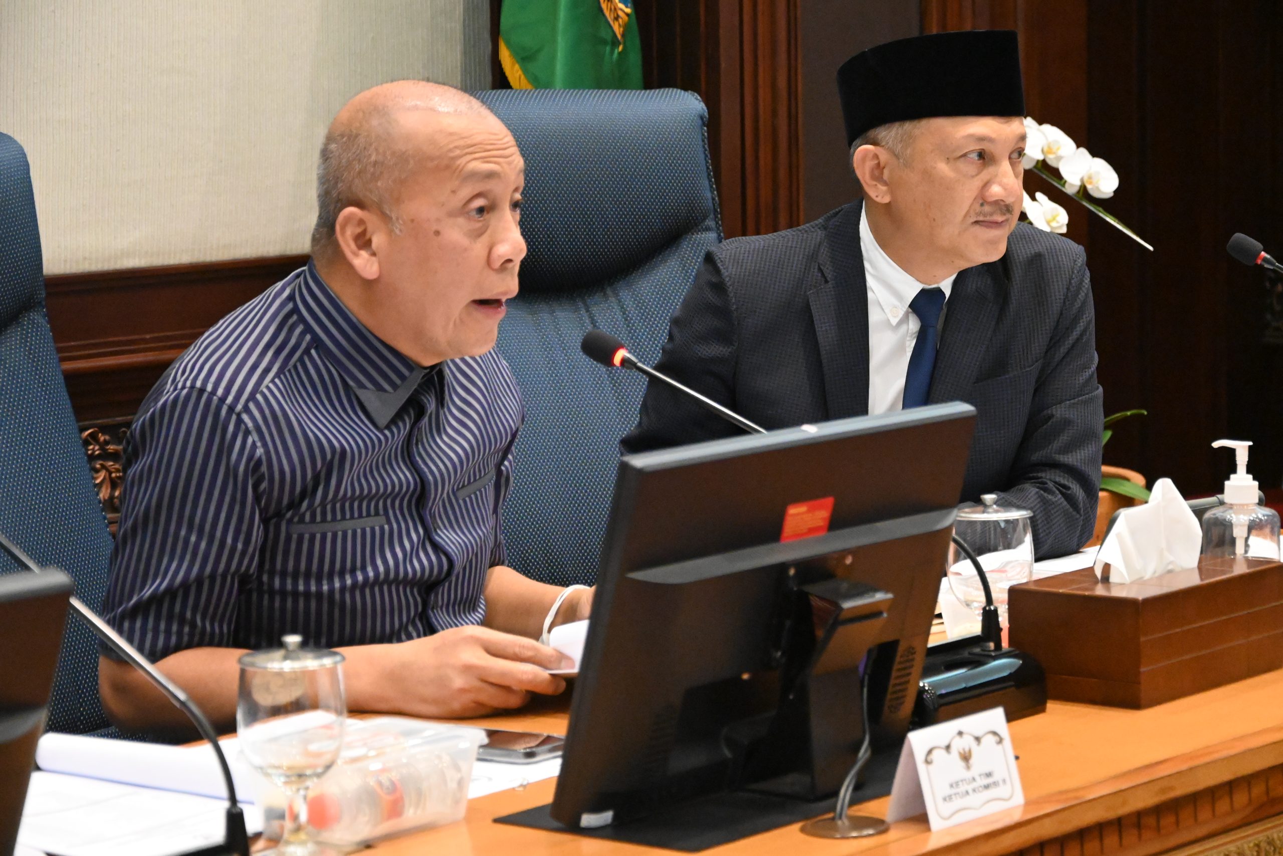 Wakil Ketua Komisi II DPR RI Saan Mustopa saat mengikuti pertemuan Tim Kunker Reses Komisi II DPR RI ke Kota Bandung.