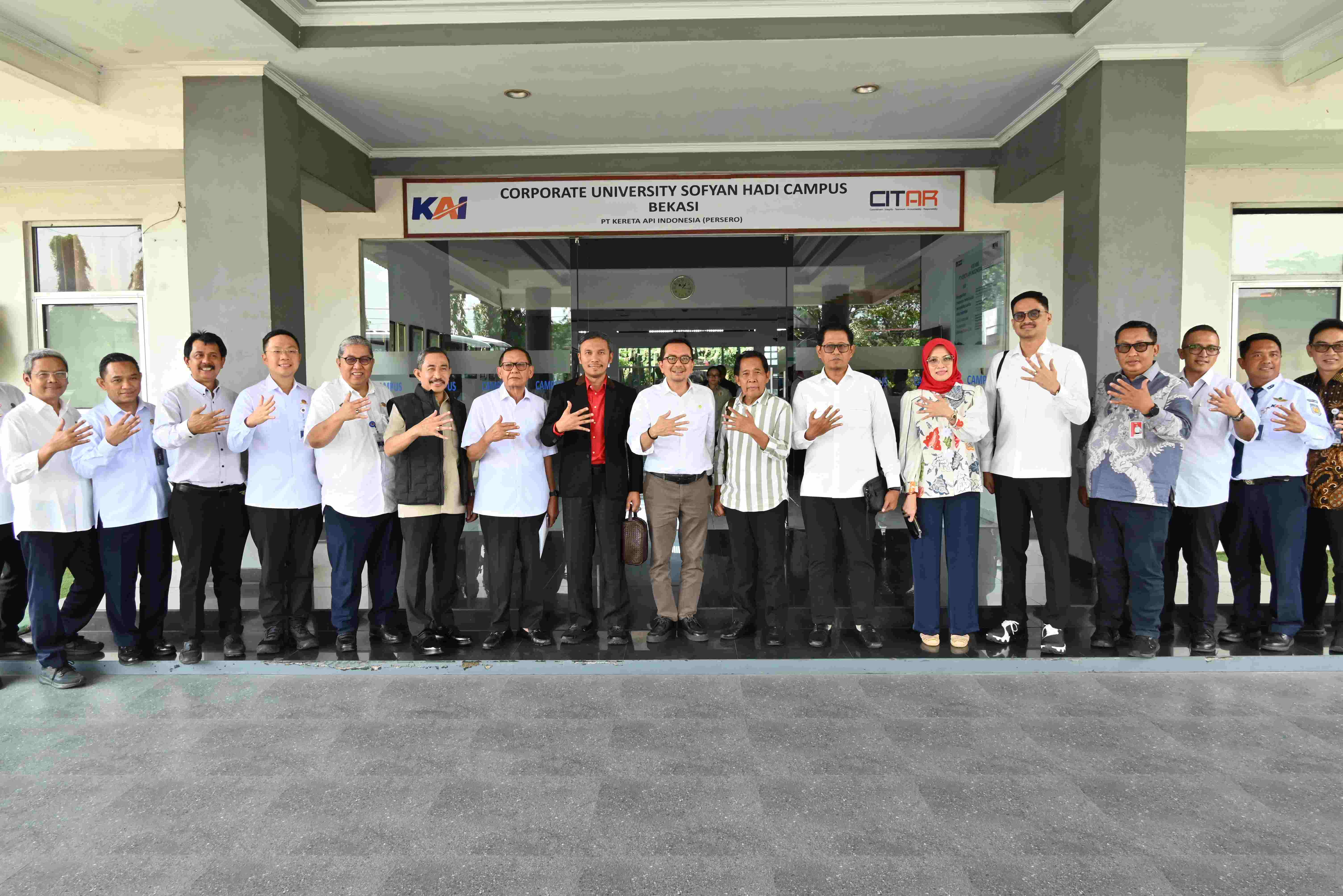 Penumpang Tembus 70 Ribu, Legislator Dorong Pembangunan Zona 3 di Stasiun Bekasi