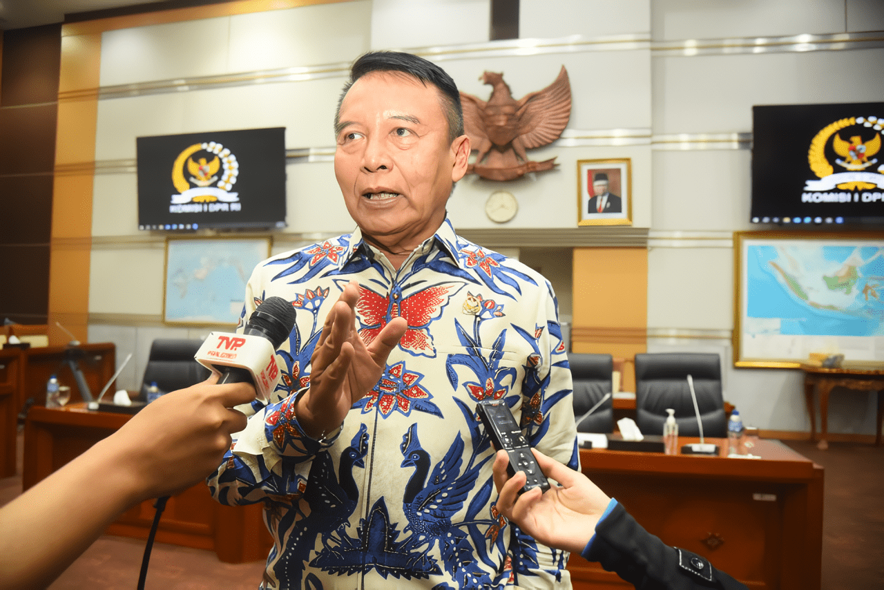 Amunisi Kedaluwarsa, TB Hasanuddin Ragukan Klaim TNI