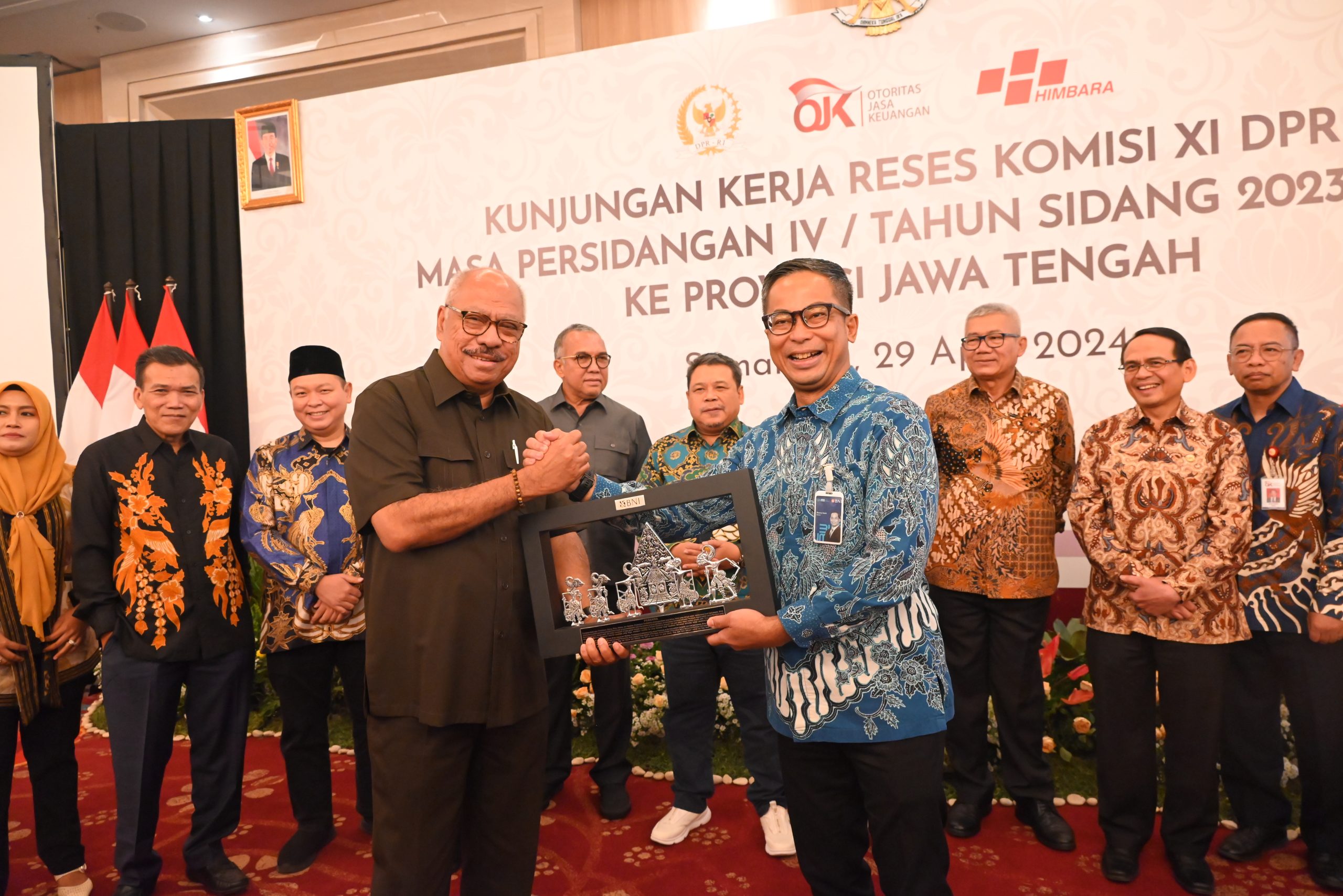 Sosialisasi dan Edukasi Masyarakat terkait Dampak dan Risiko Pinjol Harus Masif