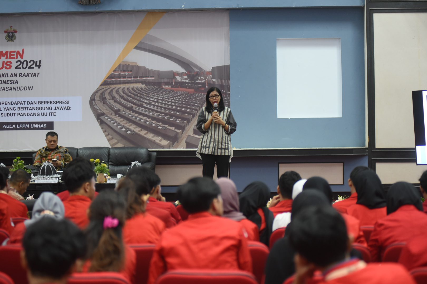 Parlemen Kampus Bangun Pemahaman Mekanisme Persidangan DPR Kepada Mahasiswa