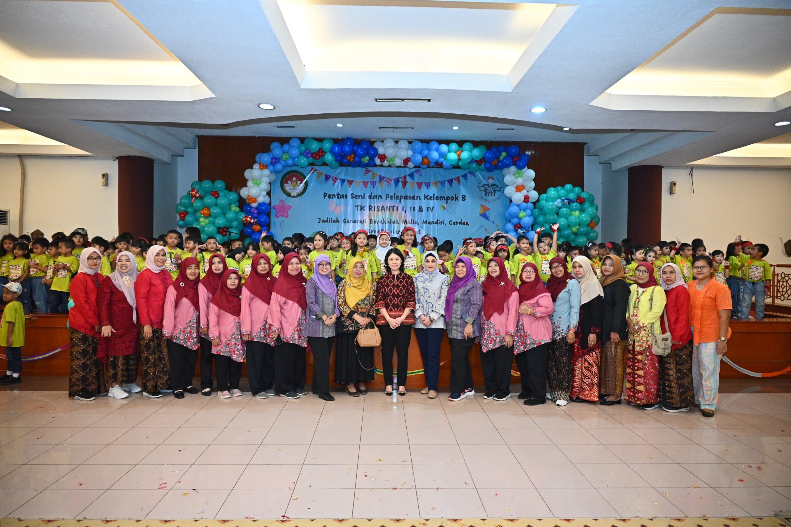 Ketua DWP Setjen DPR Apresiasi Pentas Seni dan Pelepasan TK B Risanti