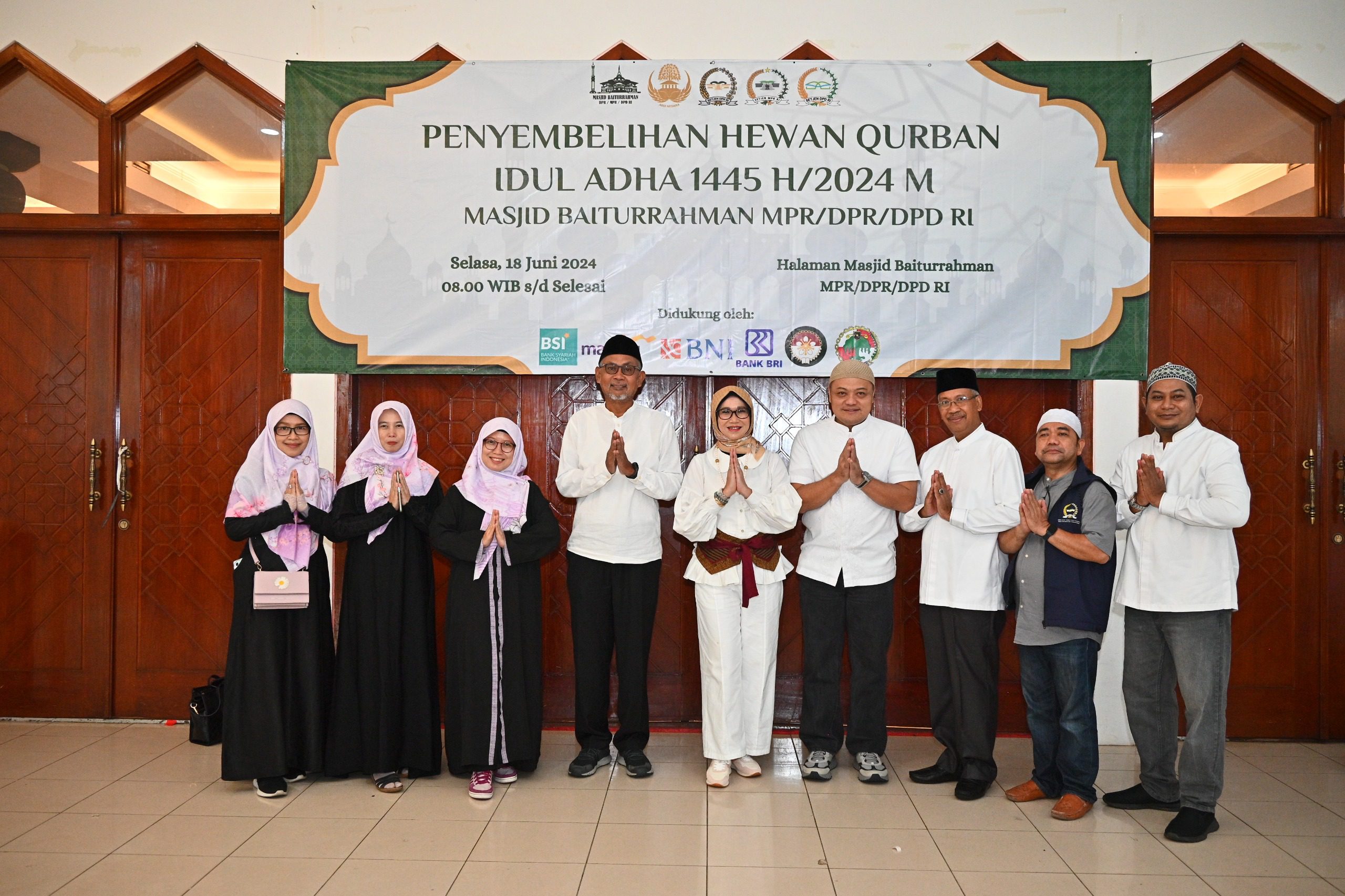 Iduladha 1445 H, Setjen DPR-MPR-DPD Bagikan Daging Kurban di Lingkungan Parlemen