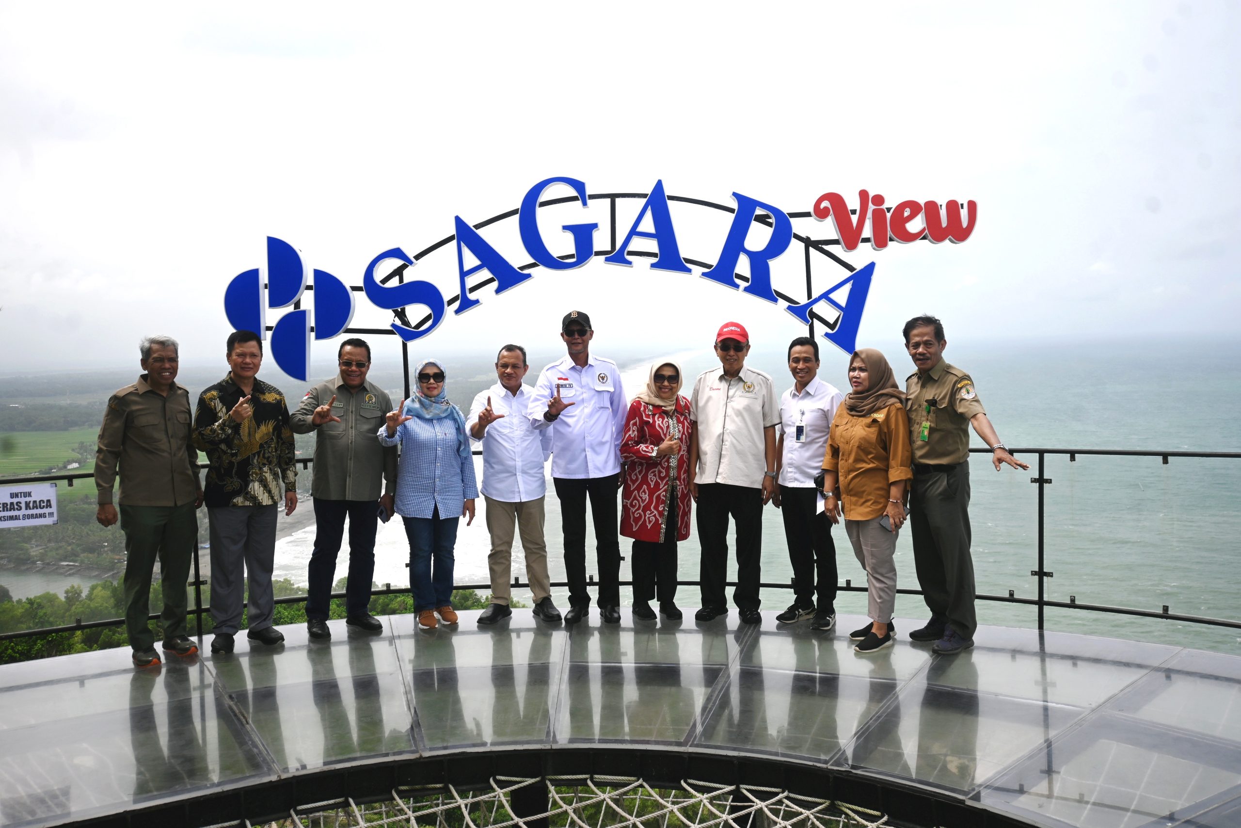 Kawasan Wisata Karang Bolong Pesona Baru Kebumen di Pulau Jawa Bagian Selatan