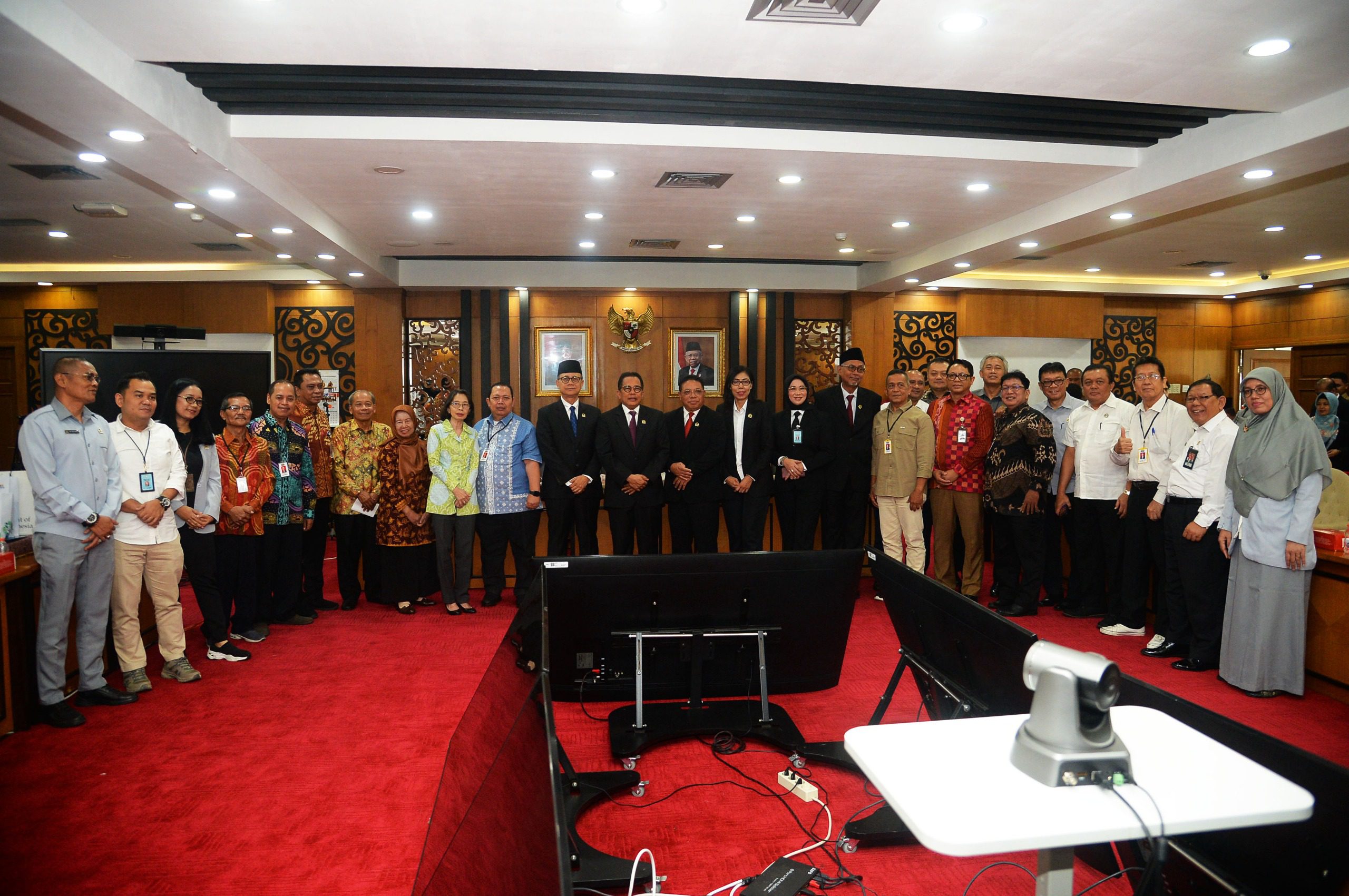 Lepas 7 Pegawai Pensiun, Indra Iskandar: Masa Purnabakti Tetap Harus Jaga Produktivitas