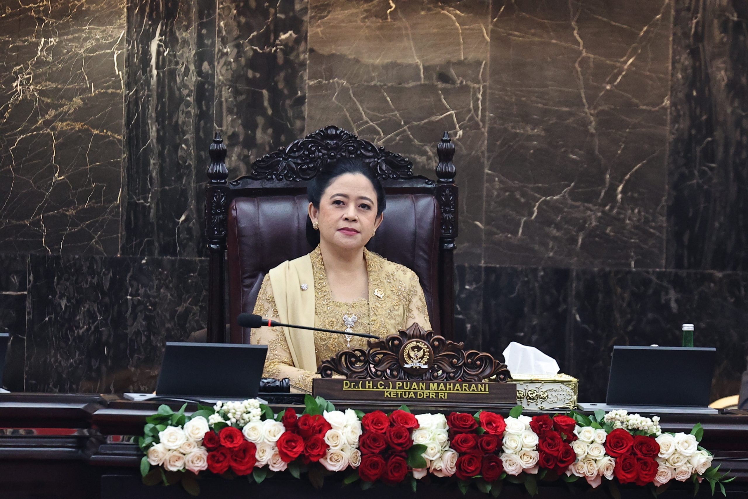 Pimpin Sidang Bersama DPR-DPD, Puan Pakai Kebaya Emas Buatan Didiet Maulana