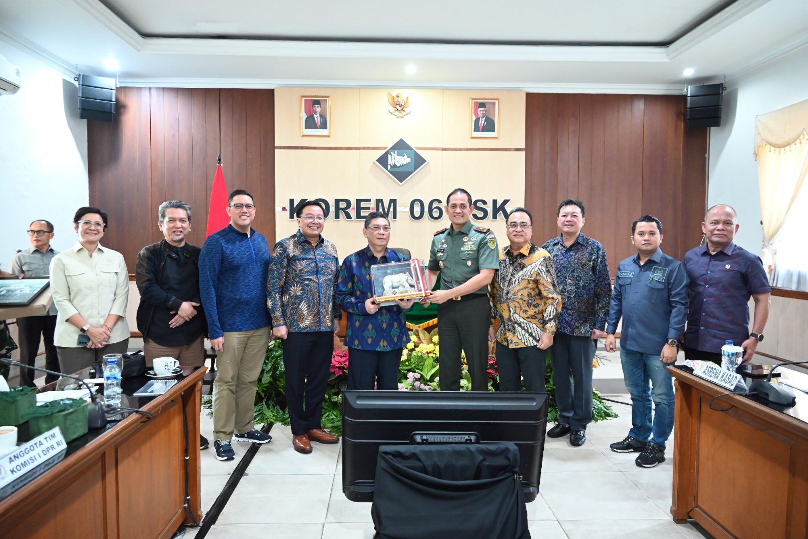 Komisi I Ingatkan Korem 061 Surya Kencana Pentingnya Kelengkapan Senjata Babinsa dalam Pengamanan Pilkada