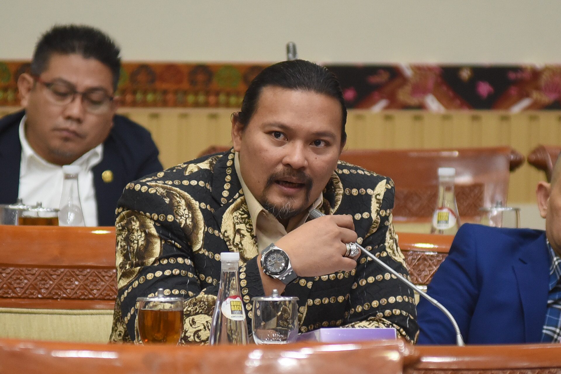 Jangan Hanya Menindak Sadbor, Usut dan Tindak Juga Public Figure yang Promosikan Judi Online