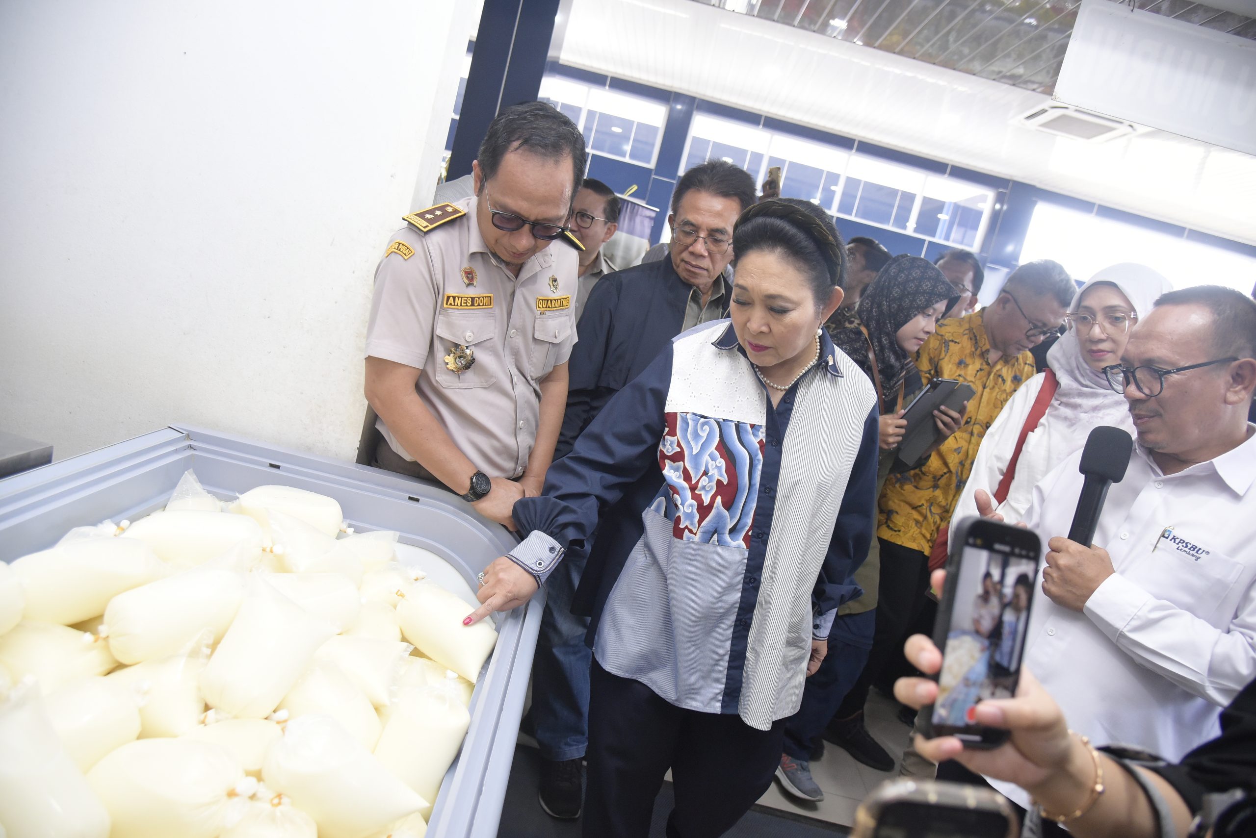 Komisi IV Dorong Regulasi Pemerintah Serap Susu Sapi Peternak Lokal