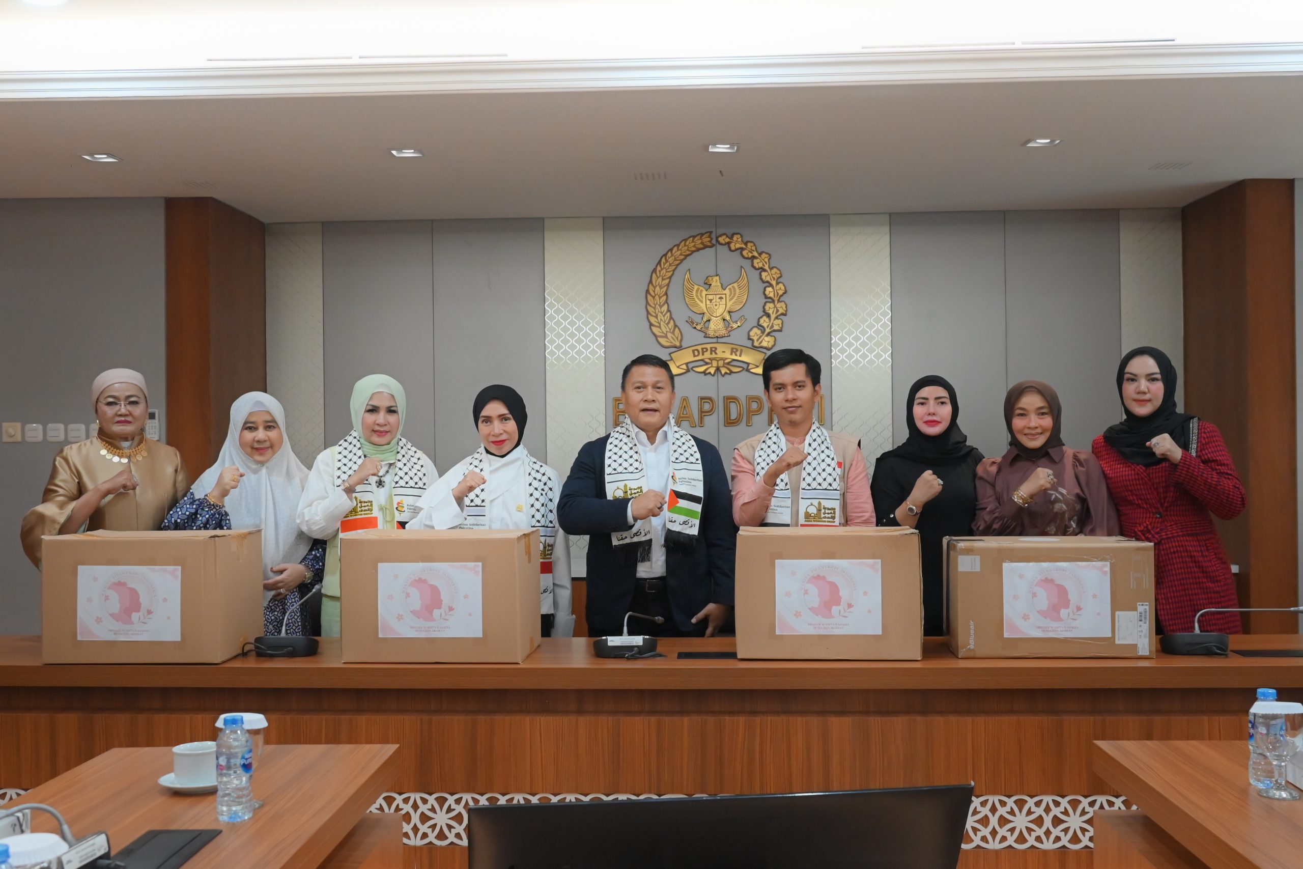 Melly Goeslaw dan BKSAP DPR Gelar Aksi Solidaritas untuk Palestina