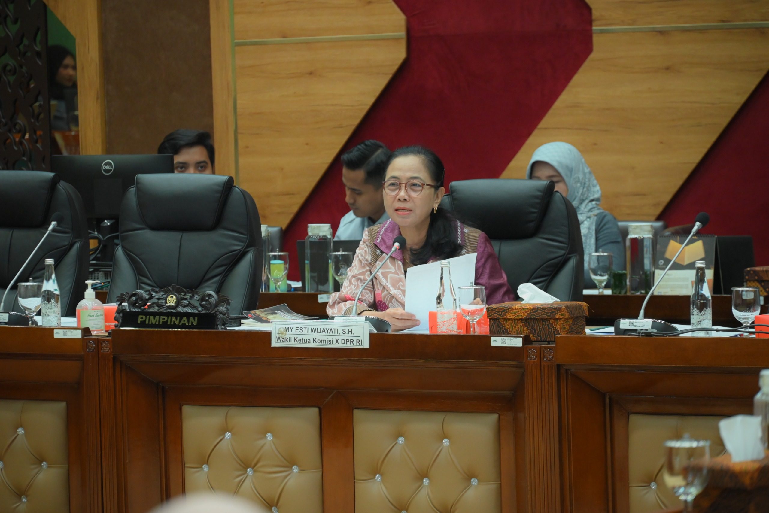 Komisi X Siap Perjuangkan Aspirasi Guru demi Pendidikan Berkualitas