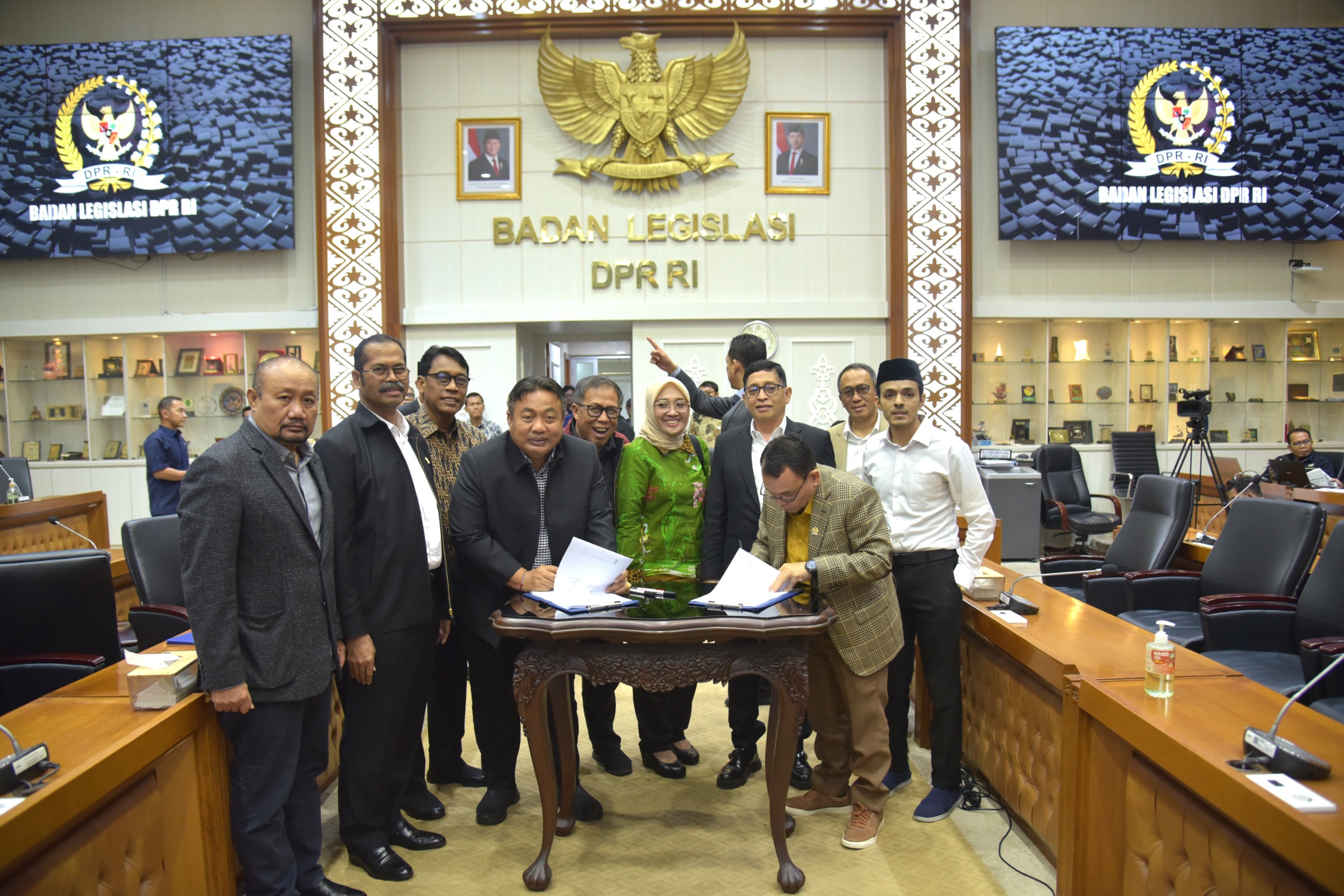 Baleg Sepakati Keputusan Tingkat I RUU Pelindungan Pekerja Migran Indonesia