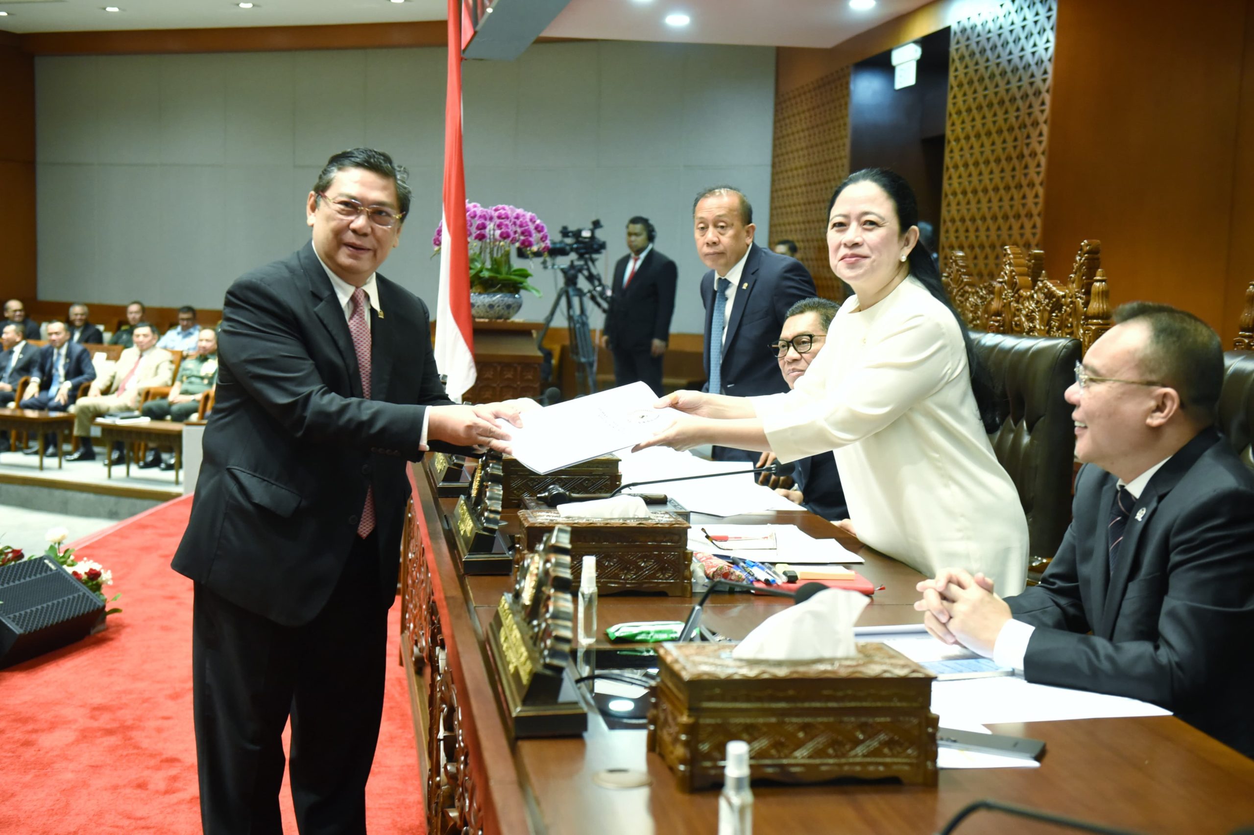 DPR Sahkan UU TNI, Tetap Kedepankan Prinsip Demokrasi