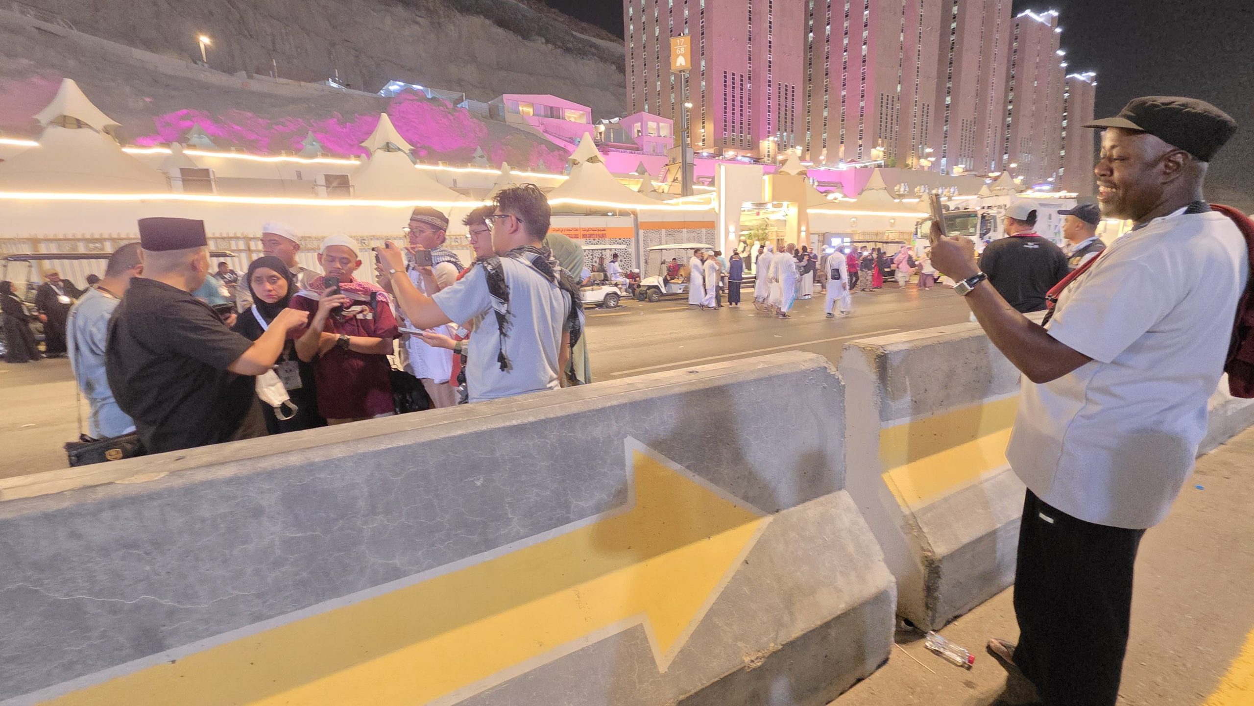 Tabarakallah, Jurnalis dan Vlogger di Tanah Suci: Antara Tugas dan Cerita