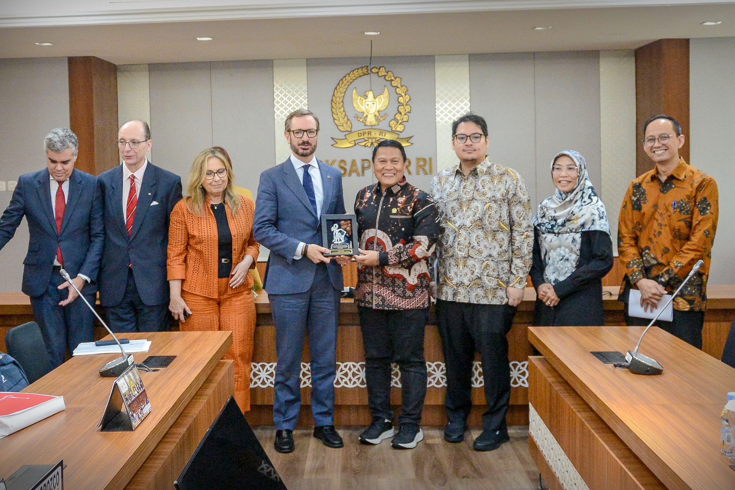 Kunjungan Delegasi Senat Spanyol ke DPR Bahas Kerja Sama dan Solusi Perdamaian Global