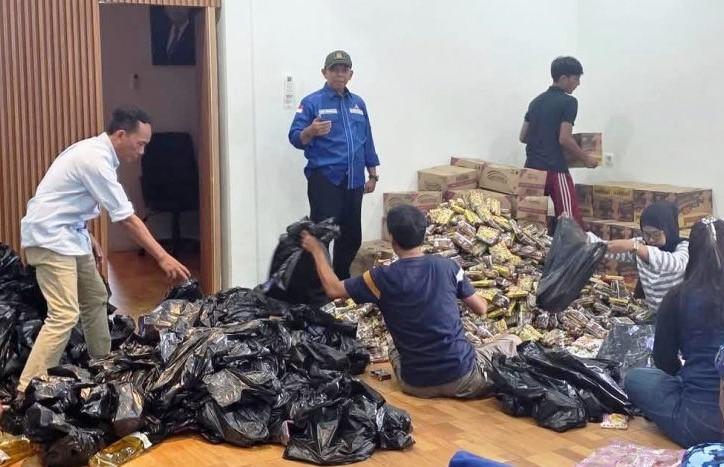 Iman Adinugraha Turun Tangan Bantu Korban Banjir Sukabumi