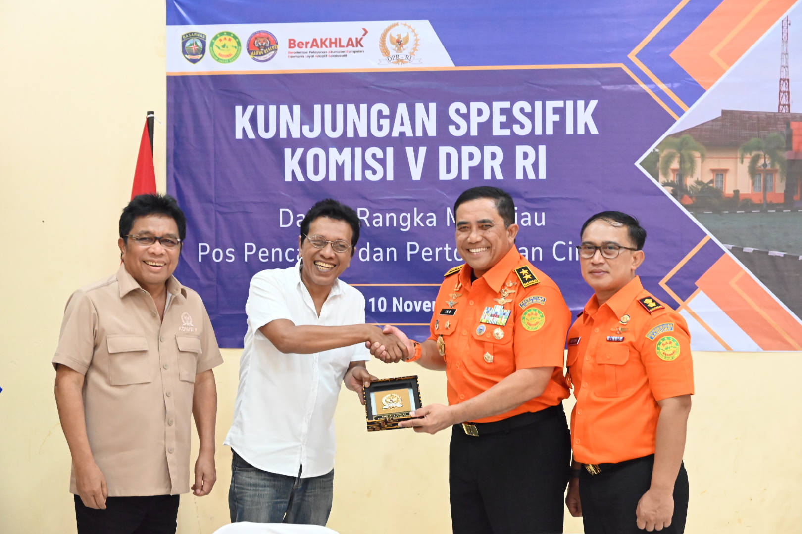 Tinjau Pos SAR Cirebon, Adian Napitupulu Soroti Keterbatasan Anggaran Basarnas