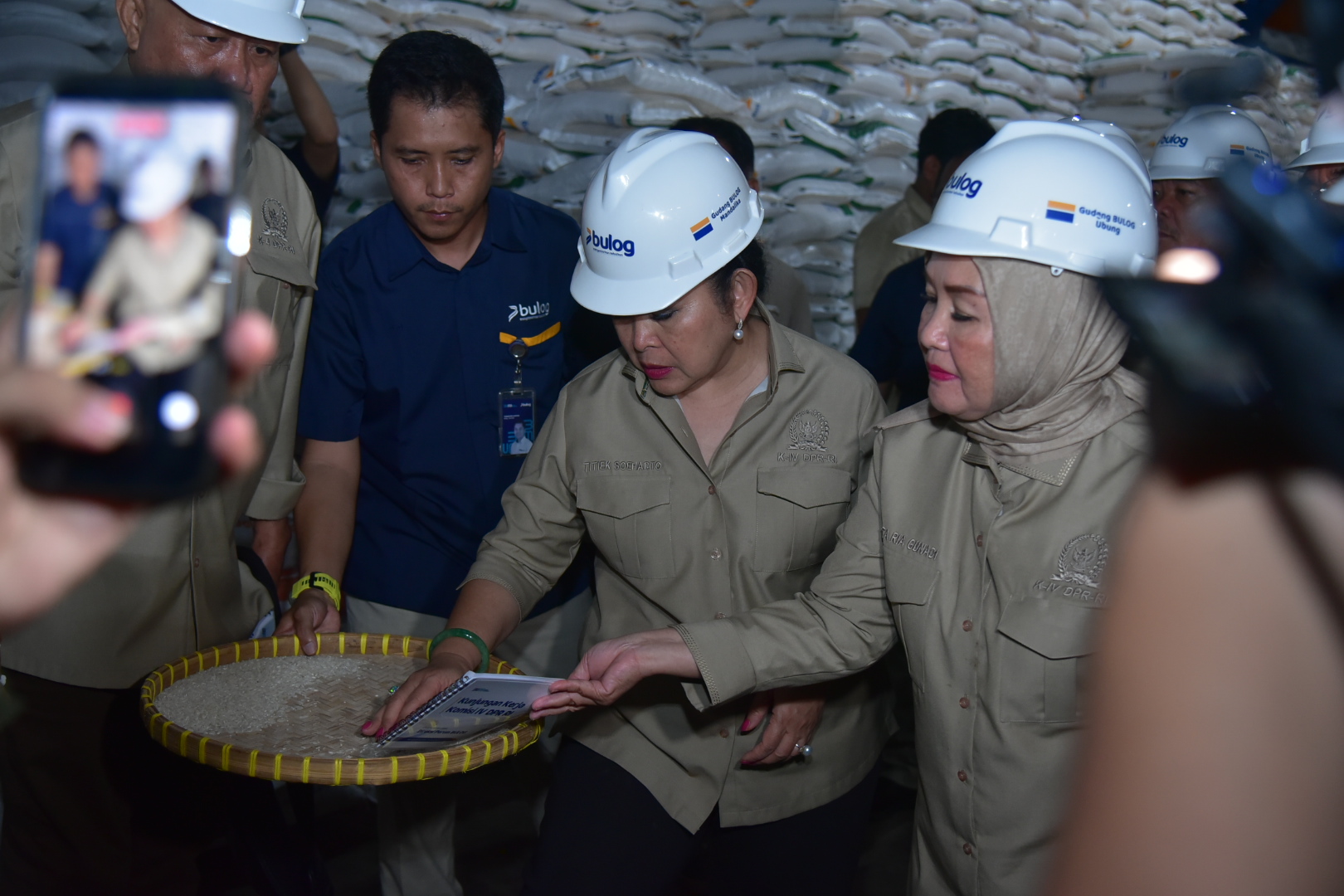 Pantau Kualitas Stok Beras, Komisi IV Tinjau Gudang Bulog Mandalika di NTB