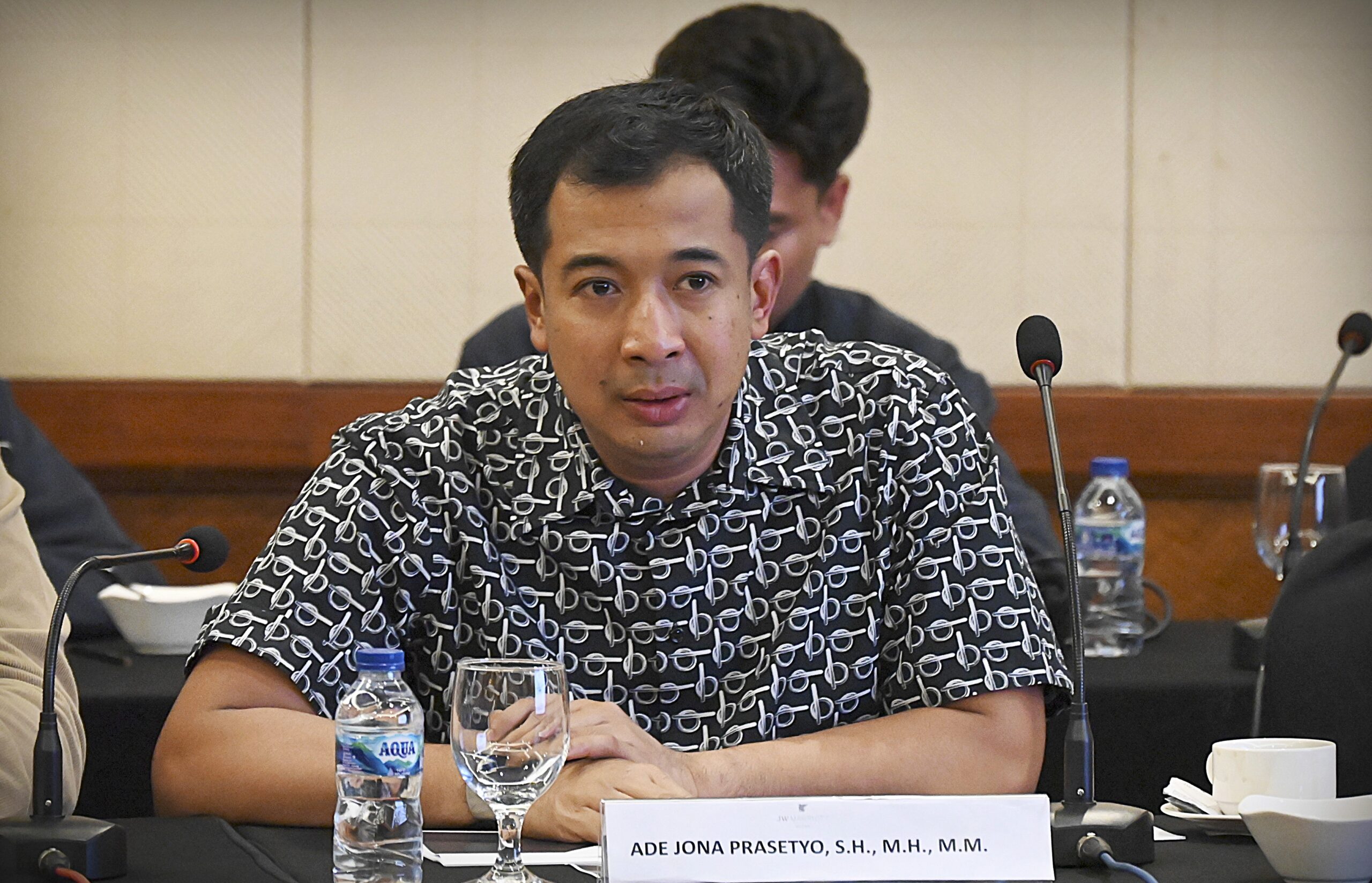 Komisi XII Serahkan Bantuan untuk Korban Banjir di Sumatera Utara