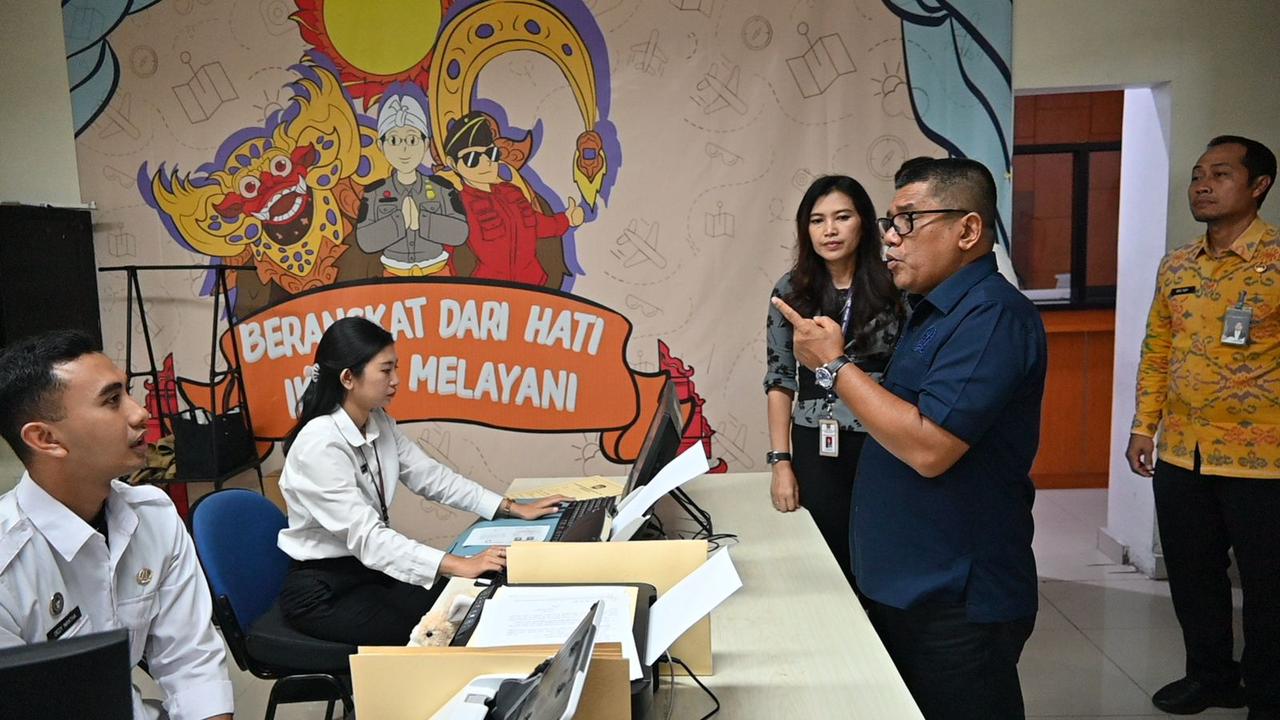 Muslim Ayub: Pengawasan terhadap Konten Asusila WNA di Bali Harus Maksimal