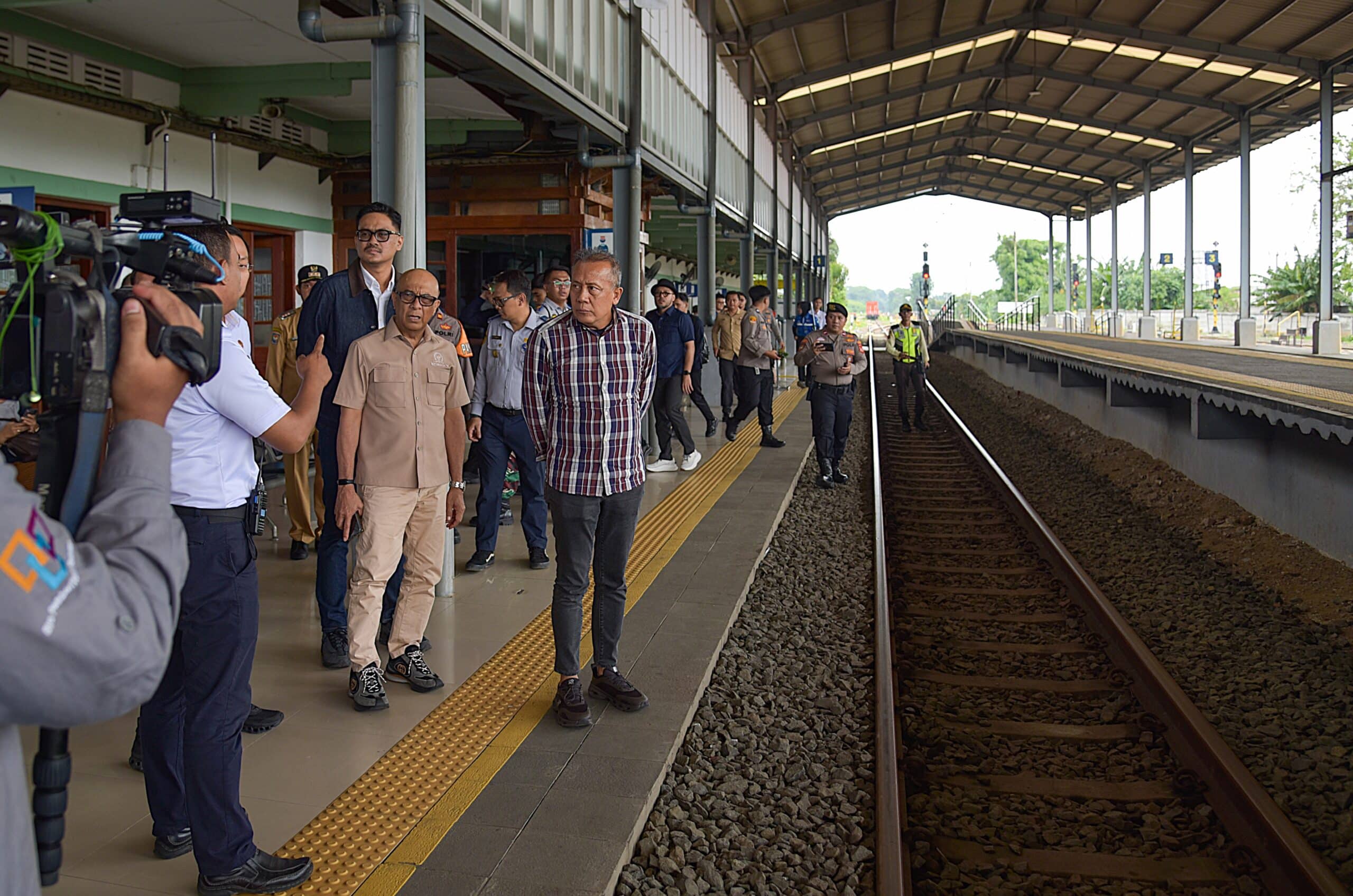 Kolaborasi Pusat-Pemda-BUMN Kunci Kesiapan Infrastruktur KRL Perpanjang hingga Karawang