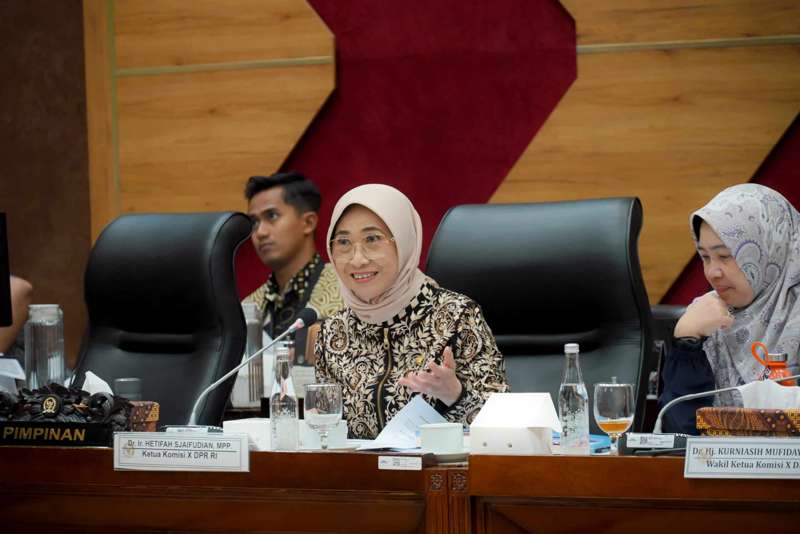 Hetifah Sjaifudian Dorong Penguatan Mutu Pendidikan dan Kesejahteraan Guru Jelang 2026