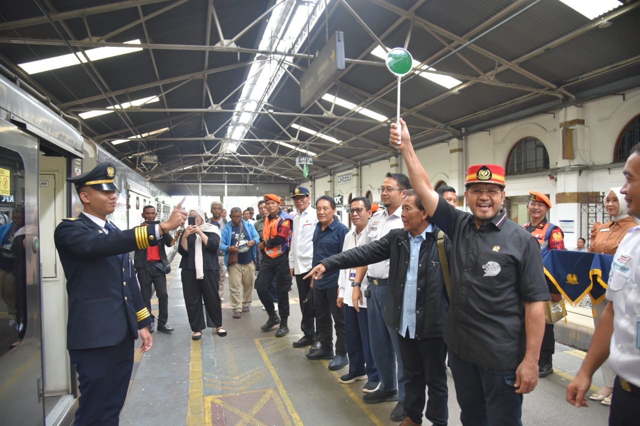 Komisi V Minta Peningkatan Pelayanan dan Kampanye Kenyamanan di Kereta Api