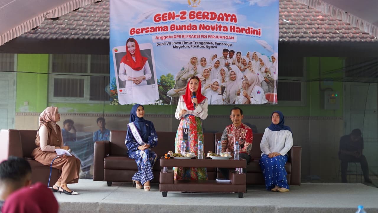 Kontribusi Novita bagi Masyarakat Trenggalek: Pemberdayaan Kreativitas Gen Z hingga Advokasi Kesejahteraan Guru