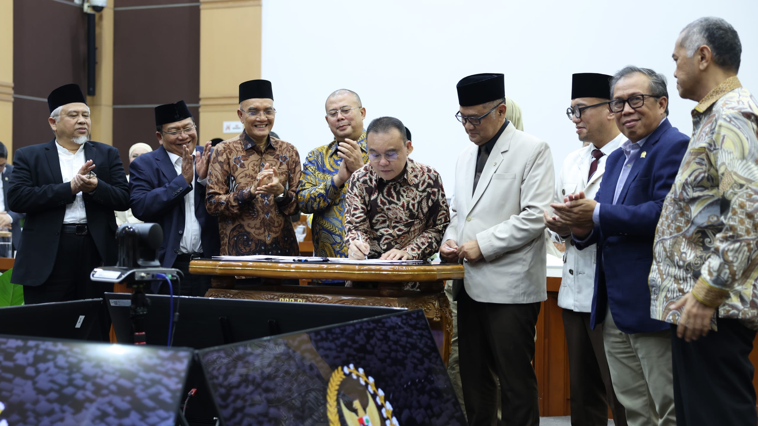 Komisi VIII Tetapkan BPIH 2027, Biaya Pelunasan Jemaah Haji Turun