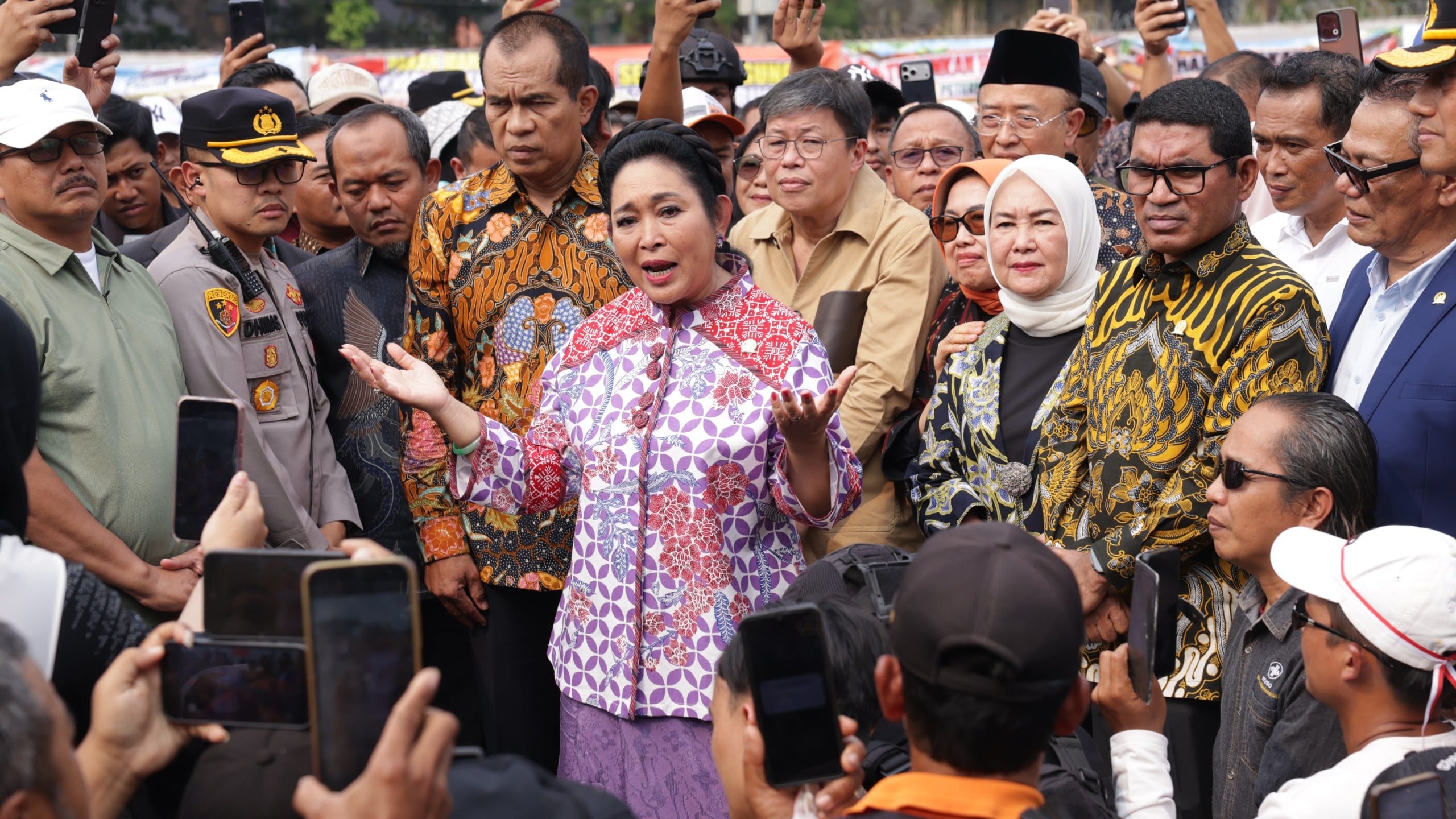 Harga Pakan Naik dan Telur Anjlok, Titiek Soeharto Janji Cari Solusi Bersama Menteri dan Bulog