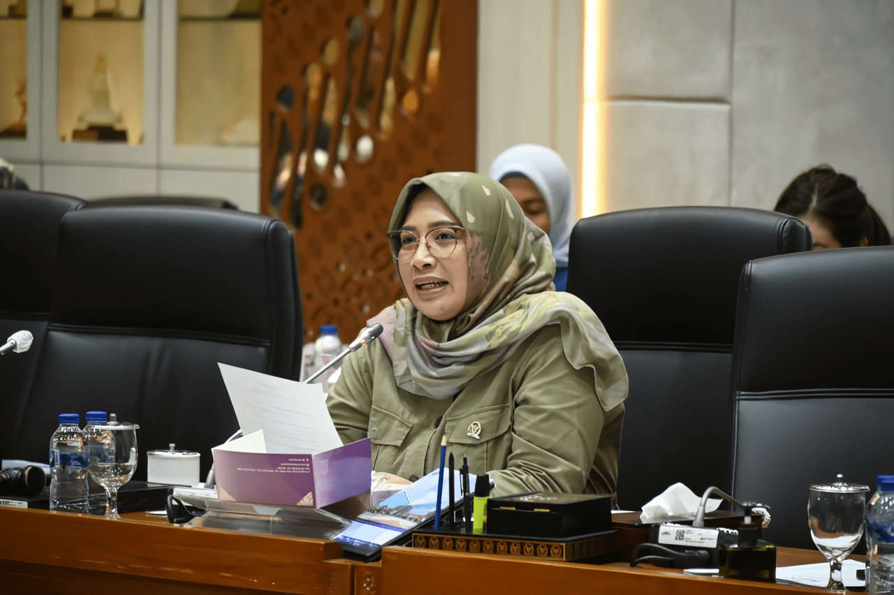 Wakil Ketua Komisi IX Nihayatul Nihayatul saat memimpin Rapat Kerja Komisi IX DPR RI dengan Menteri Kesehatan Budi Gunadi Sadikin, Wamenkumham Edward Omar Sharief Hiariej atau Eddy Hiariej, Menteri Pendayagunaan Aparatur Negara dan Reformasi Birokrasi Abdullah Azwar Anas, Wamenkeu Suahasil Nazara, di ruang Komisi IX DPR, Senayan, Jakarta, Senin, (19/6/2023). Foto: Farhan/Man.