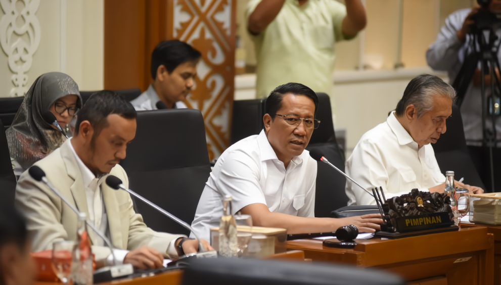 Ketua Baleg DPR RI Supratman Andi Agtas (tengah) saat memimpin rapat Pleno di Ruang Rapat Baleg, Nusantara I DPR Senayan, Jakarta, Senin (23/10/2023). Foto: Devi/Man.