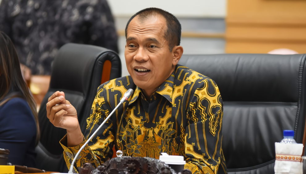 Wakil Ketua Komisi I DPR RI Abdul Kharis Almasyhari saat memimpin Rapat Dengar Pendapat Umum di Gedung Nusantara II DPR RI, Senayan, Jakarta, Kamis (9/11/2023). Foto: Runi/nr.