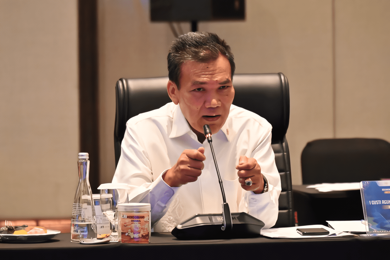 Anggota Komisi XI DPR RI Musthofa saat memimpin rapat saat Kunjungan Kerja Spesifik Komisi XI DPR RI dengan Bank Indonesia di Provinsi Banten, Kamis (9/11/2023). Foto: Farhan/nr.