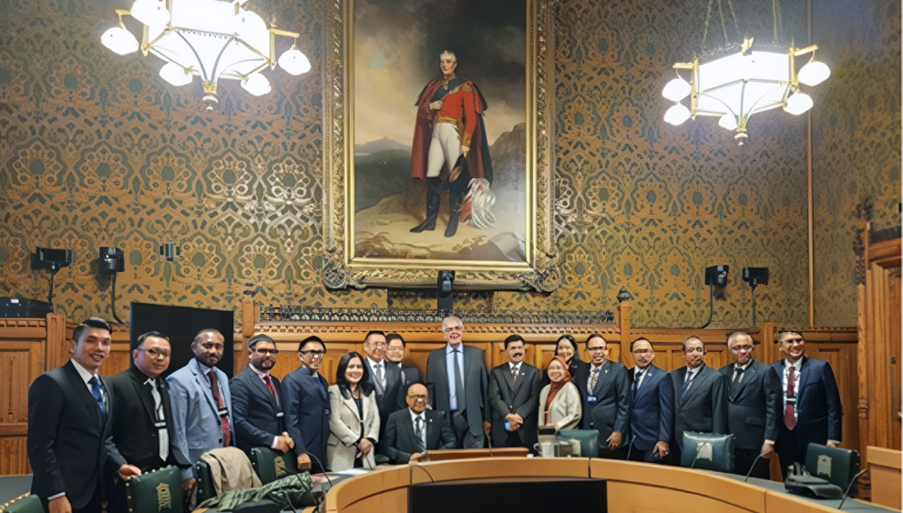 Pimpinan delegasi Badan Anggaran (Banggar) DPR RI Syarief Abdullah Alkadrie dalam Kunjungan Kerja ke Parlemen Inggris, London, Selasa (3/11/2023). Foto: Ist/Man.
