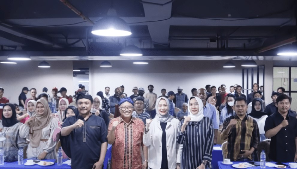 Anggota Komisi VI DPR RI Ananta Wahana dalam foto bersama usai mengikuti Forum Group Discussion (FGD) BP Batam, di Tangerang, Banten, Minggu (29/10/2023). Foto: Ist/nr.