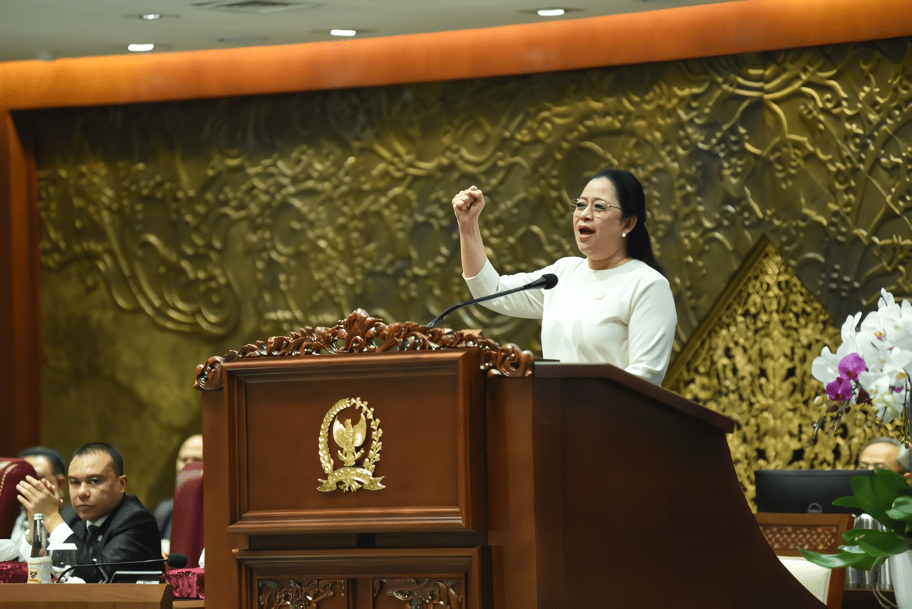 Ketua DPR RI Puan Maharani usai menyampaikan pidato dalam Rapat Paripurna DPR RI Ke-12 Masa Persidangan III Tahun Sidang 2023-2024 di Gedung Nusantara II, Senayan, Jakarta, Selasa (6/2/2024). Foto: Jaka/nr.