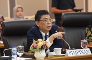 Ketua Pansus RUU Kelautan Utut Adianto saat memimpin Rapat Kerja di Ruang Pansus B, Gedung Nusantara II, DPR RI Senayan, Jakarta, Senin (03/06/2024). Foto: Arief/vel.