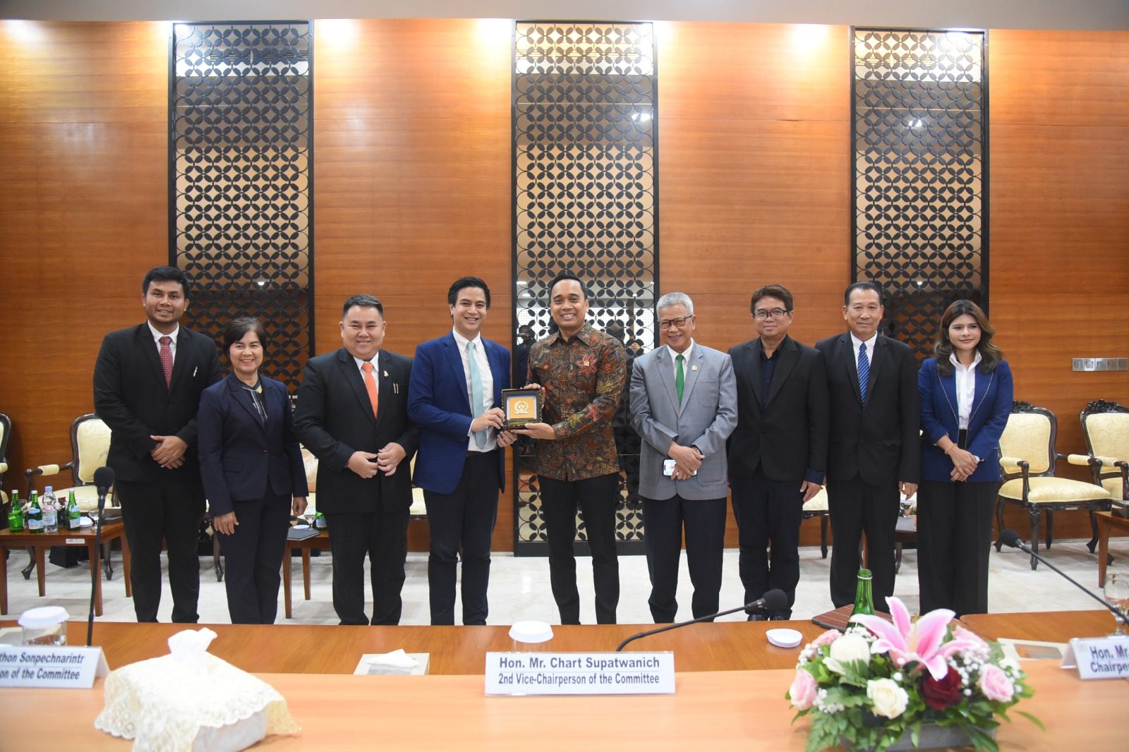 Wakil Ketua BKSAP DPR RI Putu Supadma Rudana menerima Delegasi Komisi Pembangunan Politik, Komunikasi Massa, dan Partisipasi Publik dari Parlemen Thailand di Ruang Rapat BKSAP di Gedung Nusantara II, DPR RI, Senayan, Jakarta, Rabu (26/6/2024). Foto: Arief/Andri.