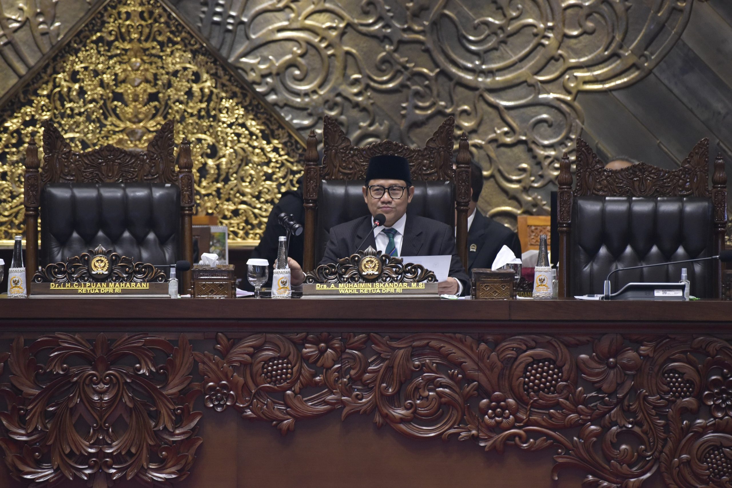 Wakil Ketua DPR RI Bidang Koordinator Kesejahteraan Rakyat (Korkesra) Abdul Muhaimin Iskandar mengesahkan 26 RUU Kabupaten/Kota di Provinsi Kepulauan Riau, Lampung, Jambi, Riau dan Sumatera Barat disahkan oleh DPR RI melalui Rapat Paripurna Ke-21 Masa Persidangan V Tahun Sidang 2023-2024 di Gedung Nusantara II, Senayan, Jakarta, Selasa (9/7/2024). Foto: Munchen/Andri.