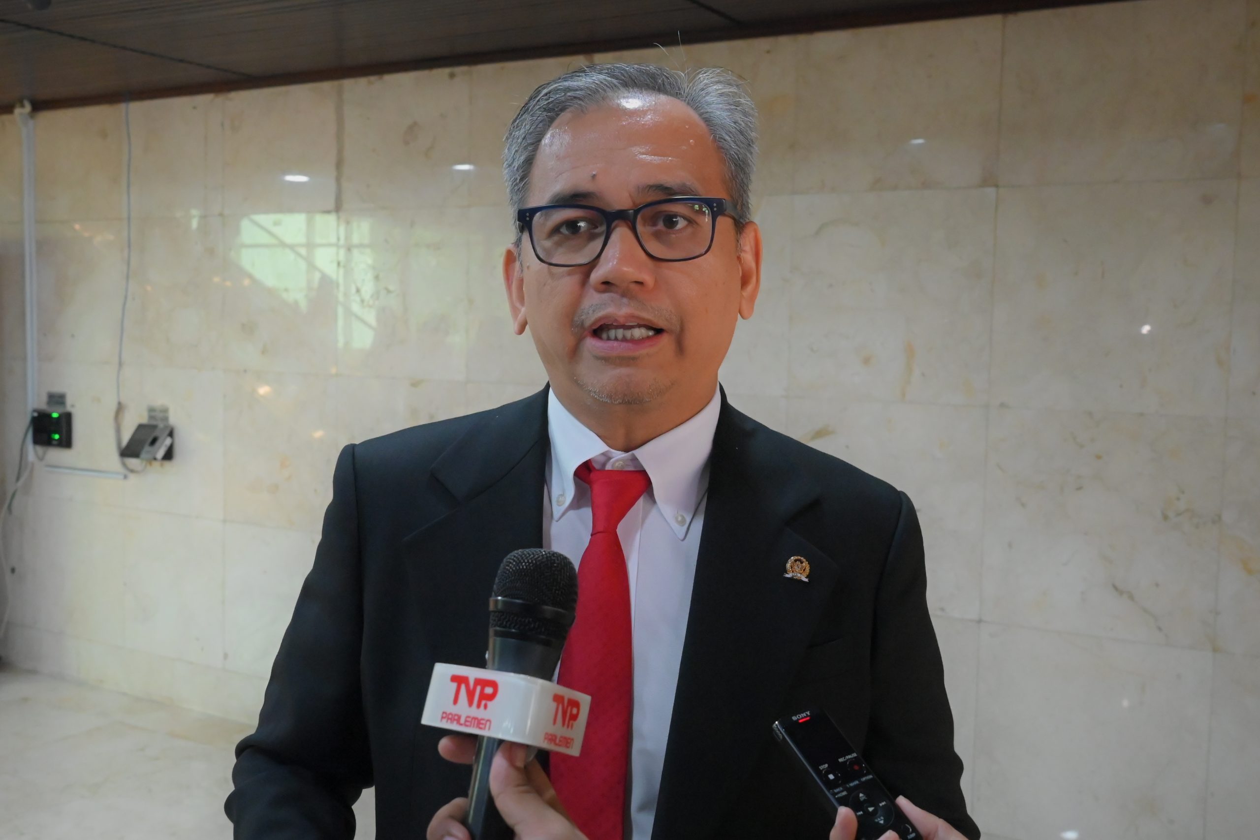 Sambut Arah Kebijakan Kepemimpinan Baru dengan Optimistis sekaligus Realistis