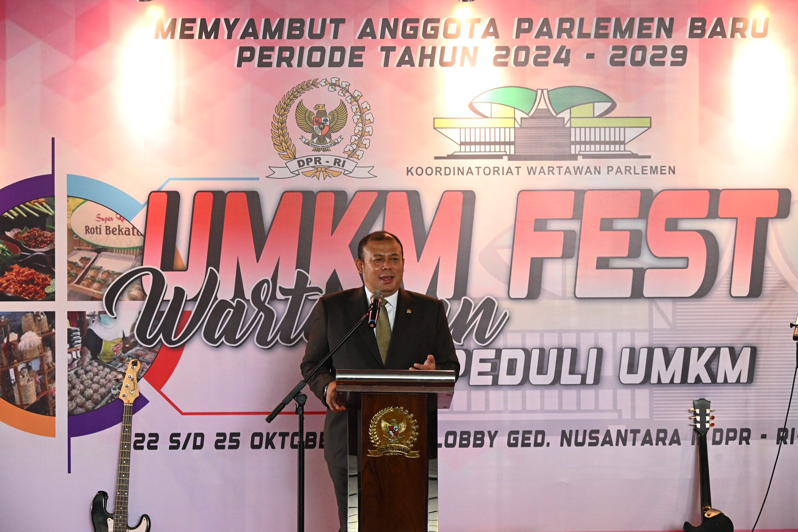 Wakil Ketua DPR RI Koordinator Bidang Kesejahteraan Rakyat (Korkesra) Cucun Ahmad Syamsurijal, saat membuka UMKM Fest DPR RI, di Nusantara II, Senayan, Jakarta, Selasa (22/10/2024). Foto: Farhan/vel.