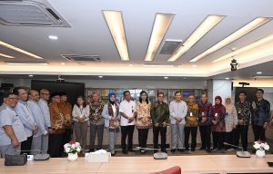 Sekretaris Jenderal (Sekjen) DPR RI, Indra Iskandar, saat menghadiri acara pelepasan pegawai DPR RI yang memasuki masa purna tugas di Senayan, Jakarta, Senin (2/12/2024). Foto : Farhan/Andri.