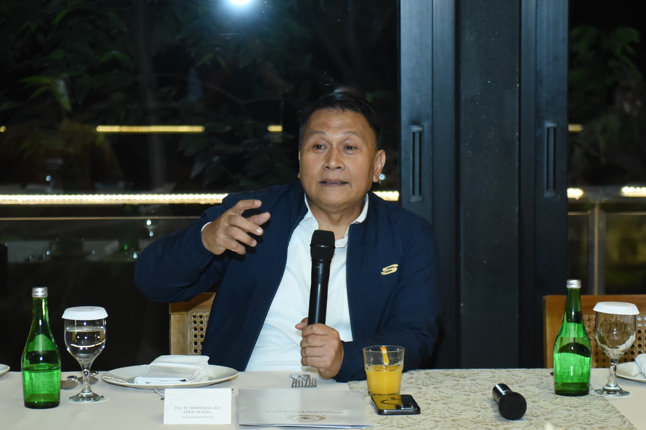 Ketua BKSAP DPR RI, Mardani Ali Sera, saat pertemuan bersama Pemimpin Redaksi dan Redaktur Pelaksana dari 10 media nasional di kawasan Senayan, Jakarta, Kamis (30/1/2025). Foto: Jaka/vel.