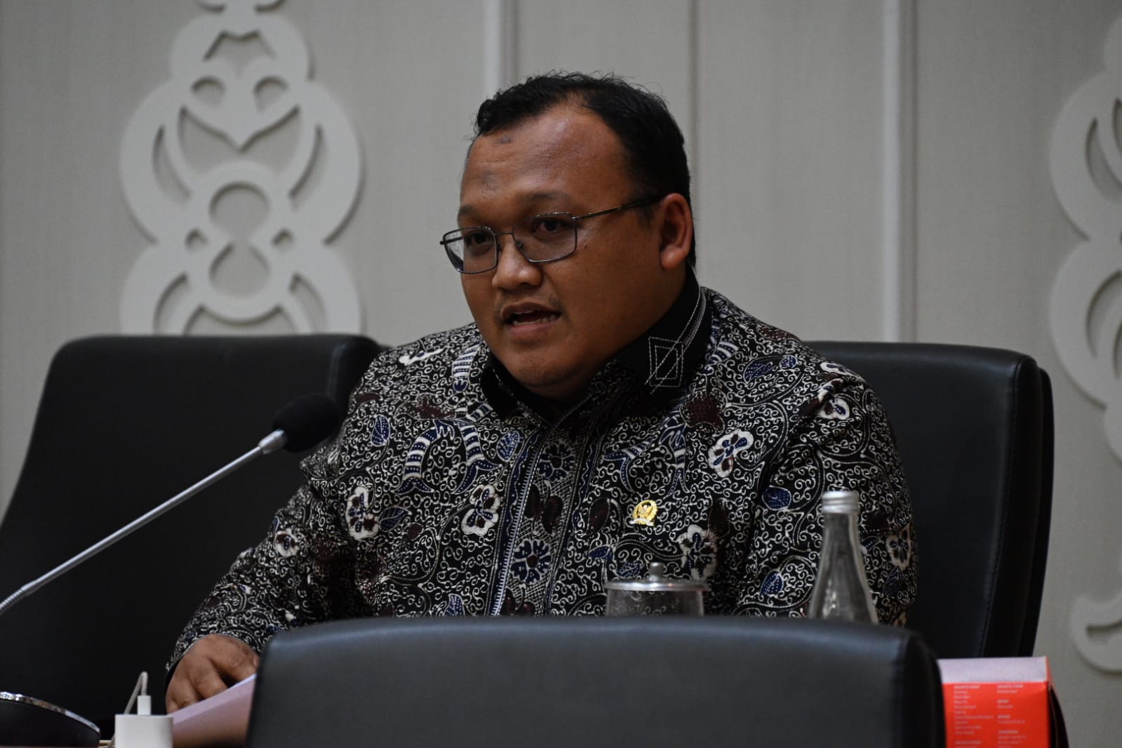 Anggota Badan Legislasi (Baleg) DPR RI Muhammad Kholid, saat mengikuti RDPU Baleg dengan Persatuan Gereja Indonesia (PGI), PB Aljam'iyatul Washliyah dan ASPEBINDO di Senayan, Jakarta. Foto: Dep/vel.