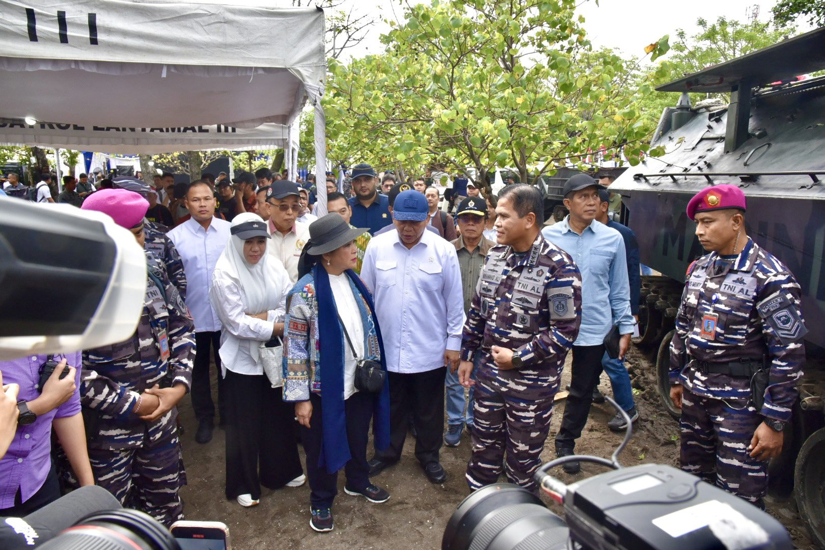 Ketua Komisi IV DPR RI, Siti Hediati Soeharto, saat memimpin Kunjungan Kerja Spesifik Komisi IV DPR RI ke lokasi pagar laut di Desa Tanjung Pasir, Kabupaten Tangerang, Banten, Rabu (25/1/2025). Foto: Tiara/vel.