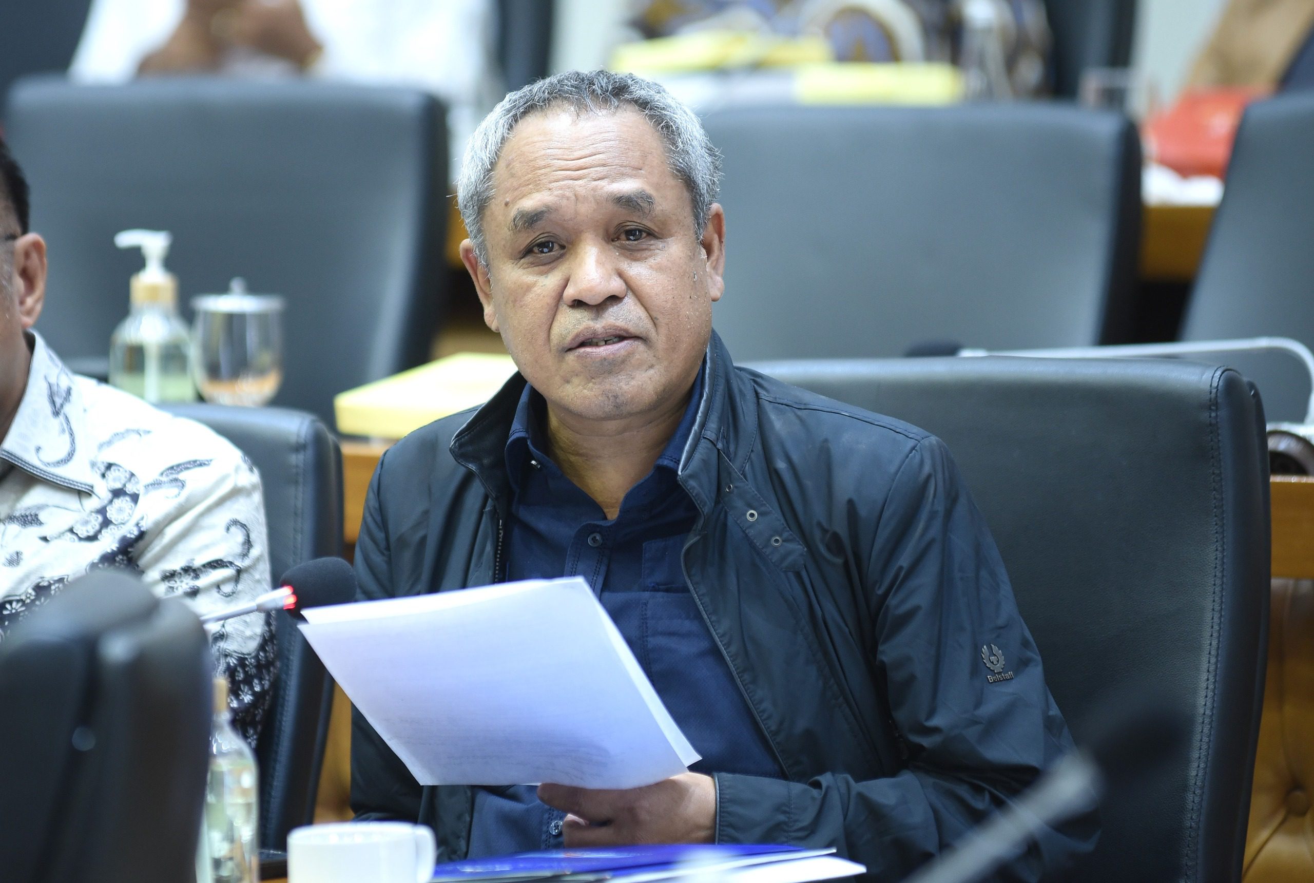 Anggota Baleg DPR RI Benny K. Harman, saat mengikuti Rapat (Pleno) Baleg DPR RI terkait Penyusunan RUU tentang Perubahan Ketiga atas Undang-Undang Nomor 4 Tahun 2009 tentang Mineral dan Batubara di Senayan, Senin (20/1/2024). Foto: Geraldi/vel.